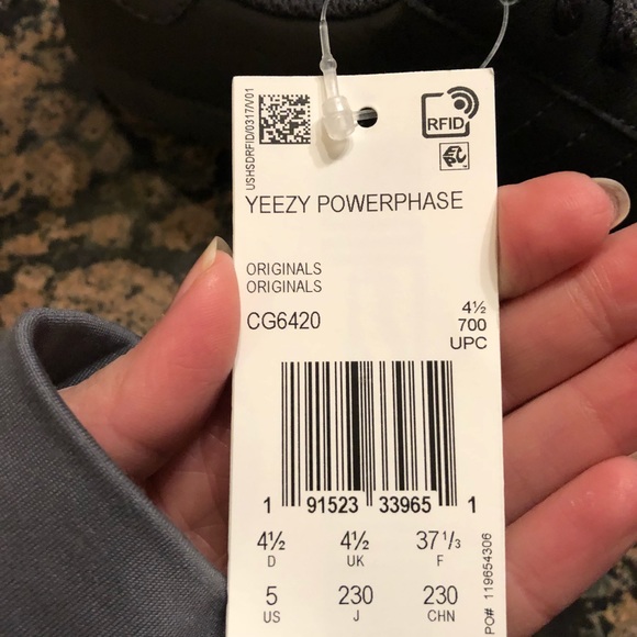 Yeezy Black Powerphase - Picture 5 of 6